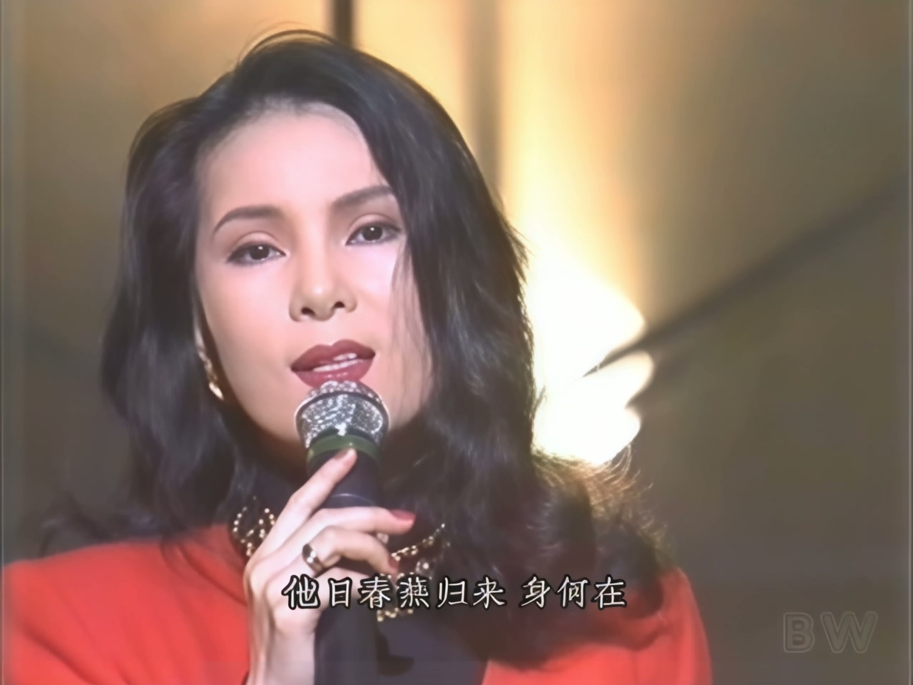 黄莺莺 - 葬心live (1).jpg